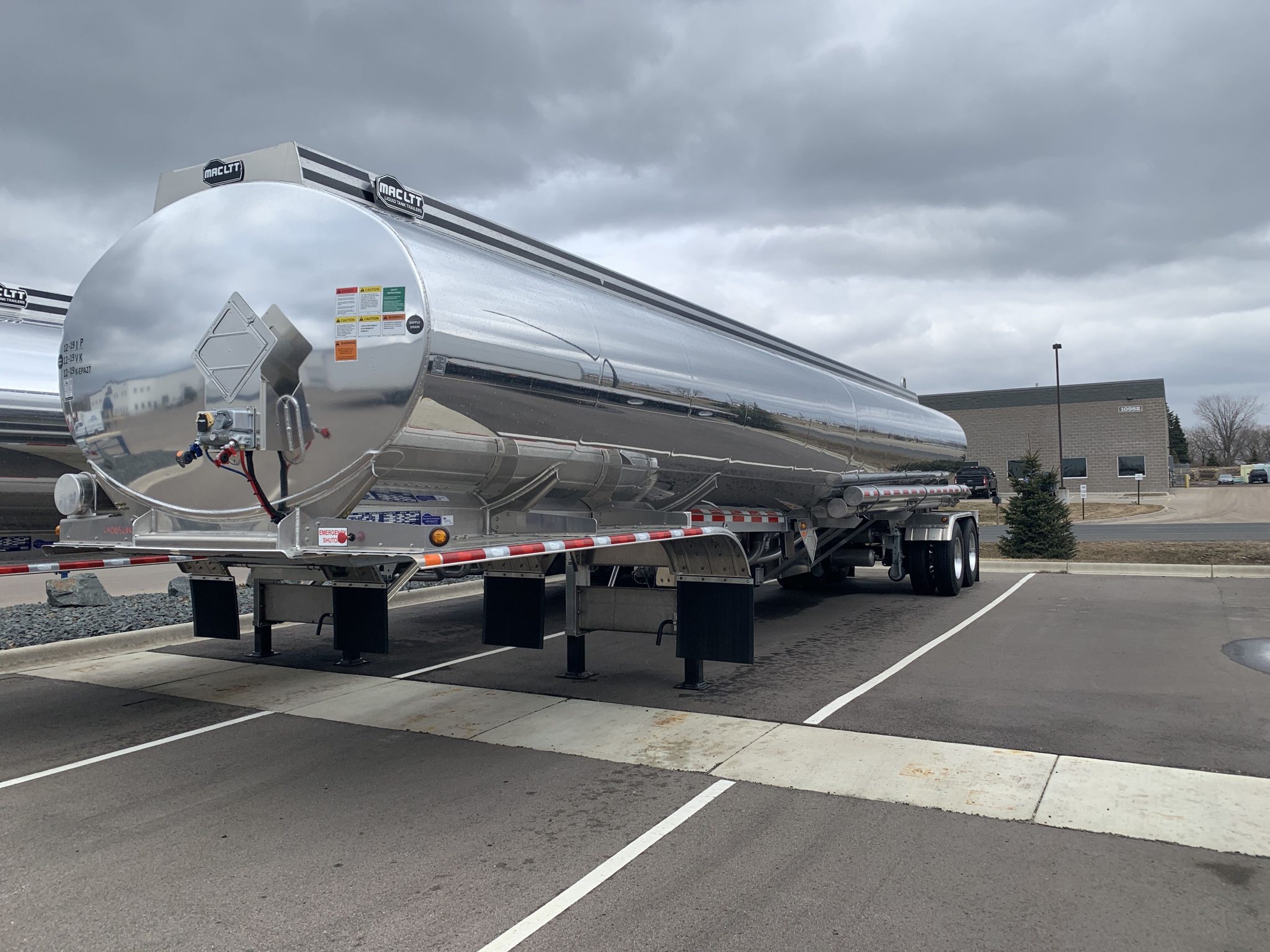 How To Safely Load And Unload A Liquid Tanker - North American Trailer